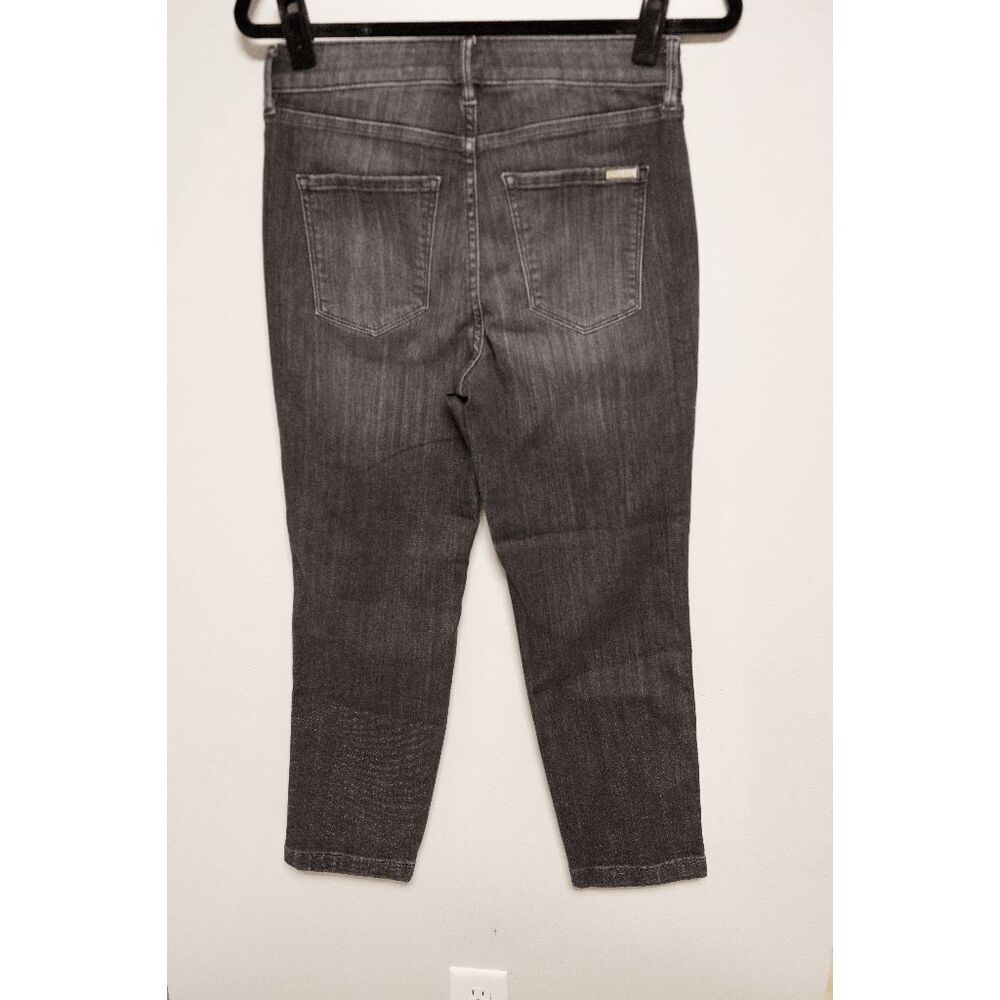 The Straight Crop High-Rise Jeans – Size 6 👖
